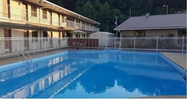 Double Room with Pool View interior